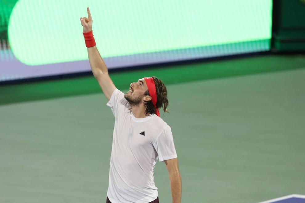 意大利网球队力克英国网球队，西西帕斯绝境逆转