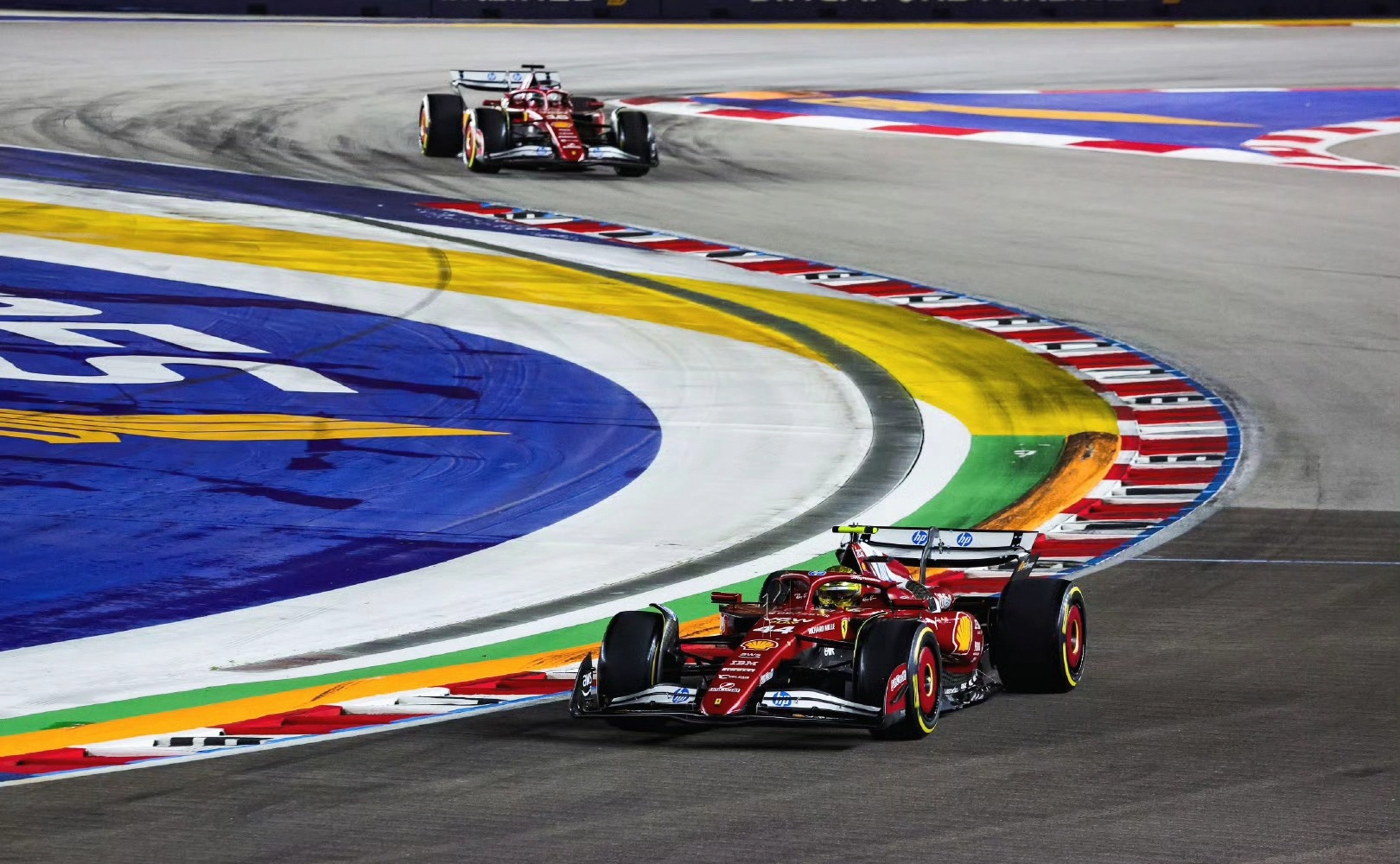 包含梅赛德斯碾压法拉利，勒克莱尔点燃赛场的词条