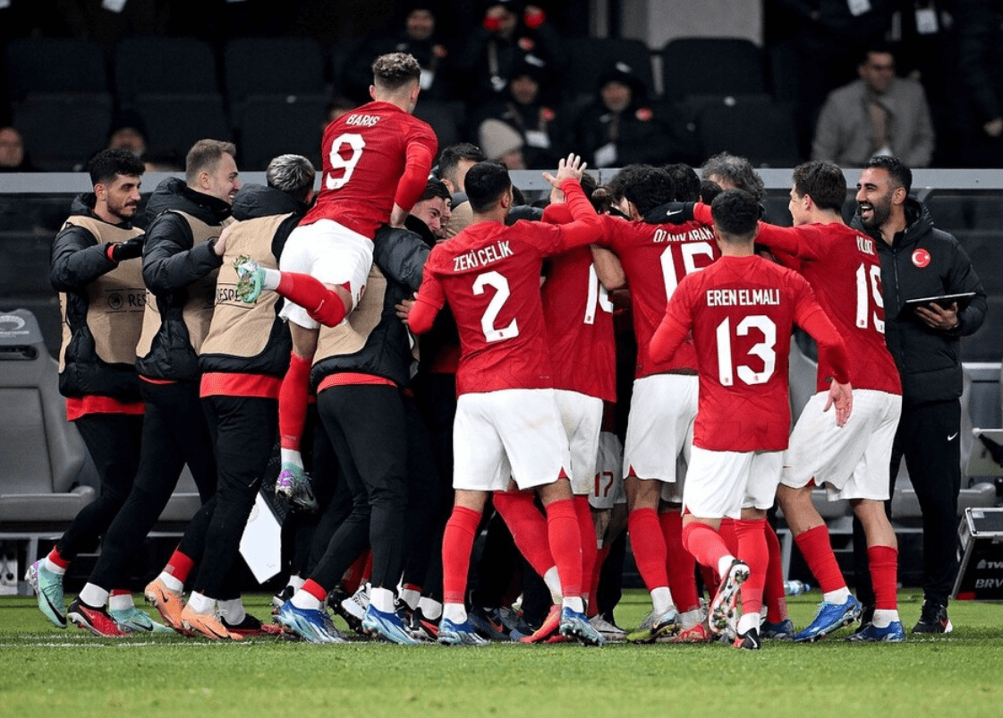 关于巴黎逆转土耳其，卡瓦哈尔点燃赛场的信息