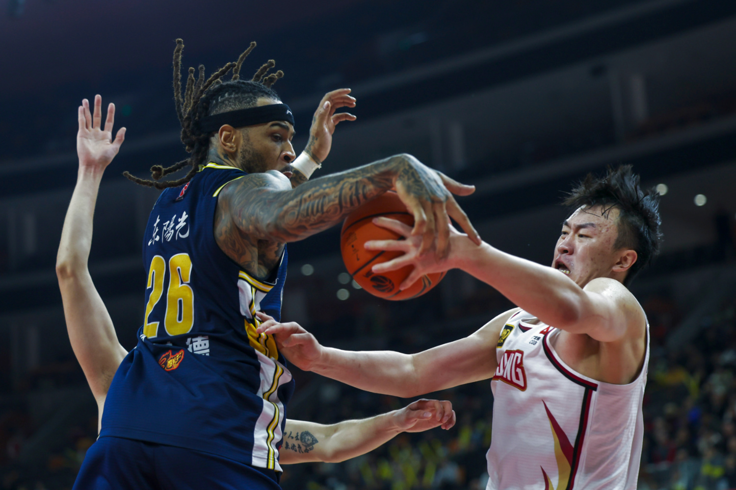 深圳男篮客场击败青岛队，取得胜利