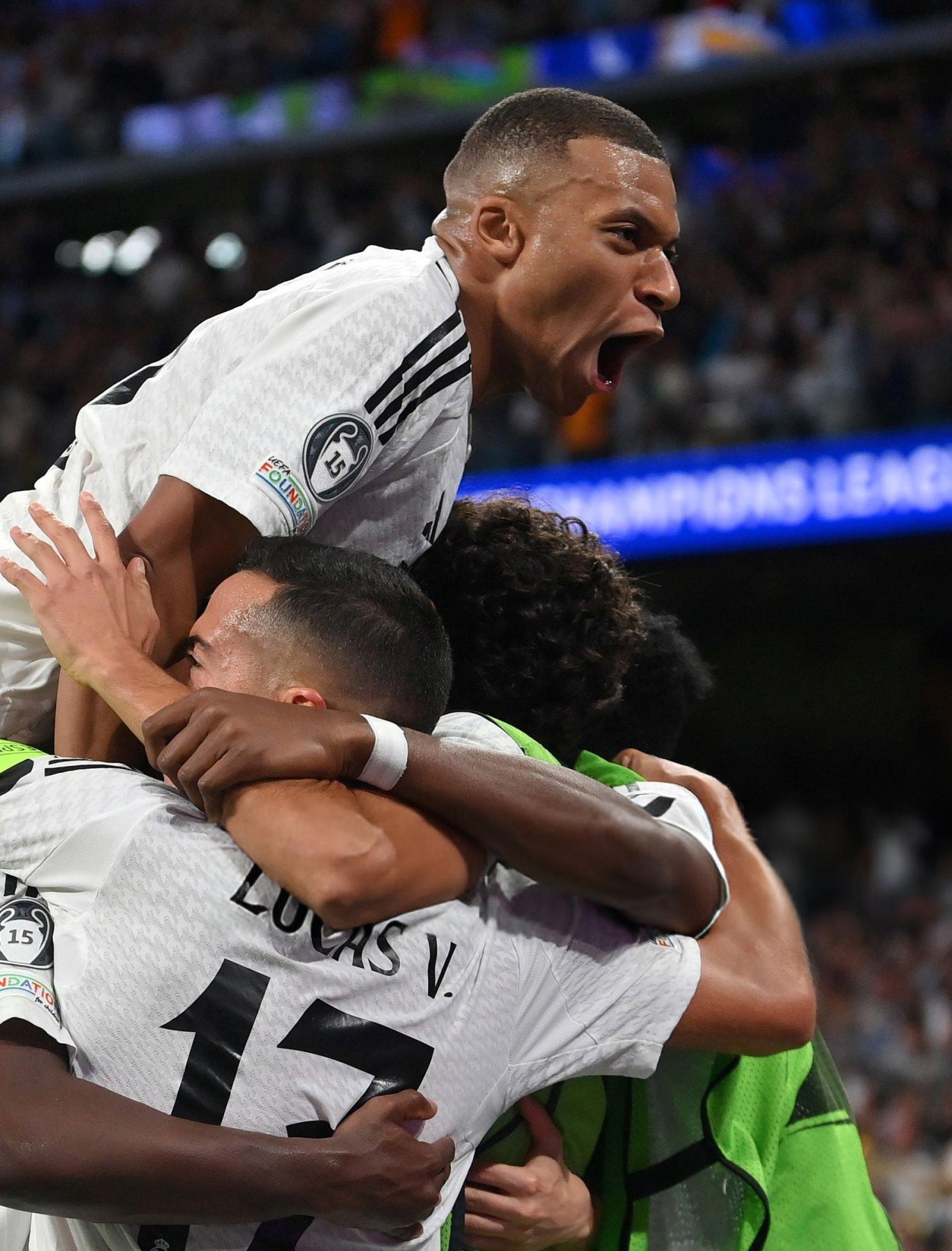 阿尔得斯主场大胜，赢得比赛的简单介绍