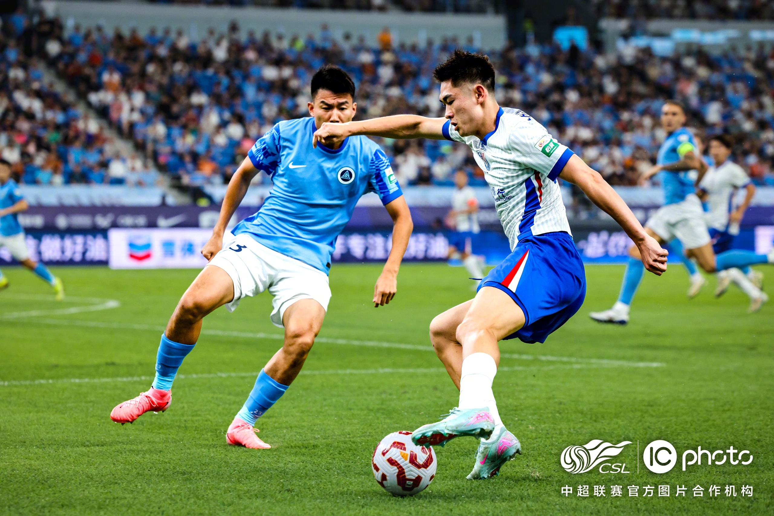 联赛进入白热化阶段,各队拼尽全力 联赛进入白热化阶段,各队拼尽全力