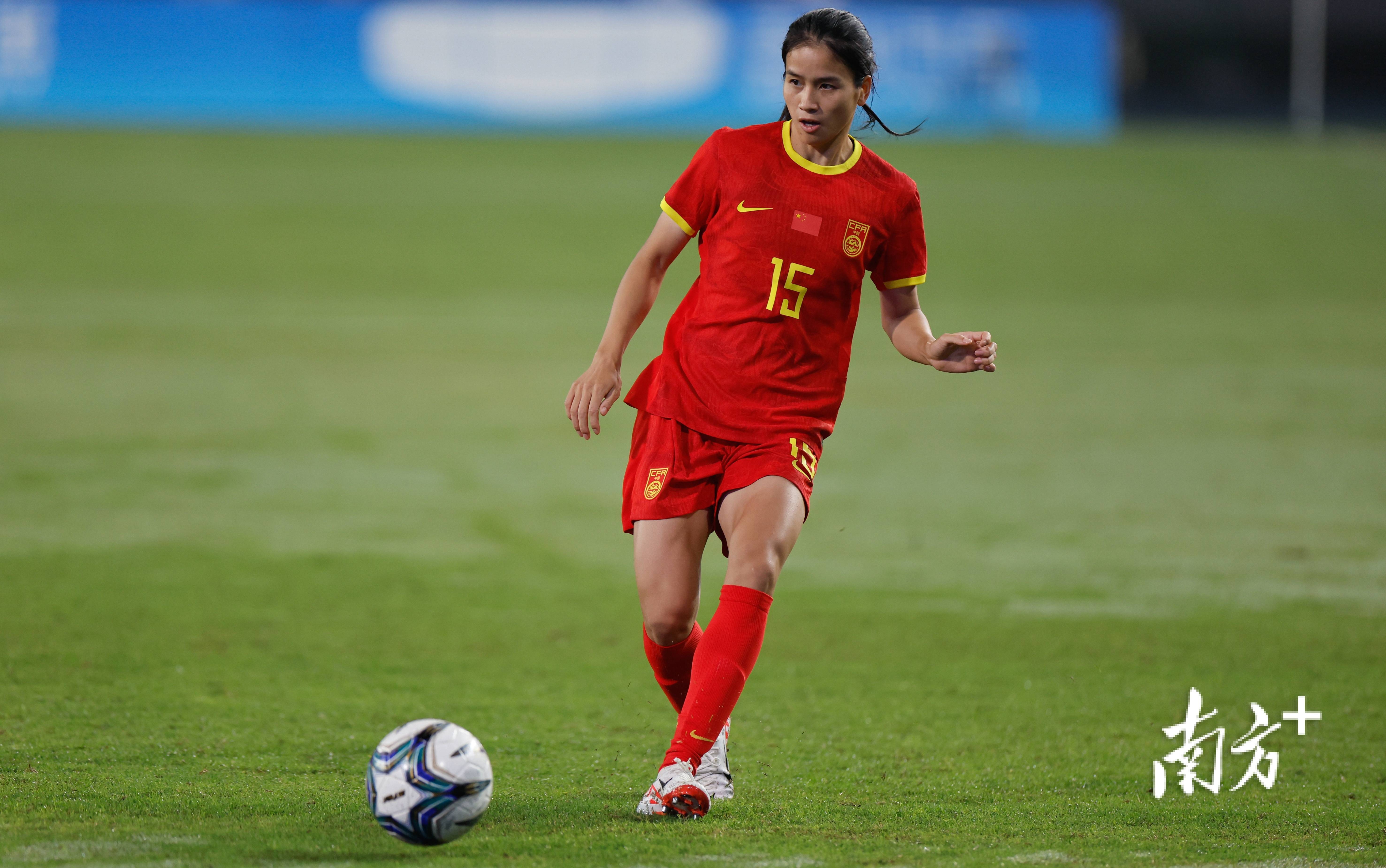 女足选手展现风采，尽展球技魅力的简单介绍