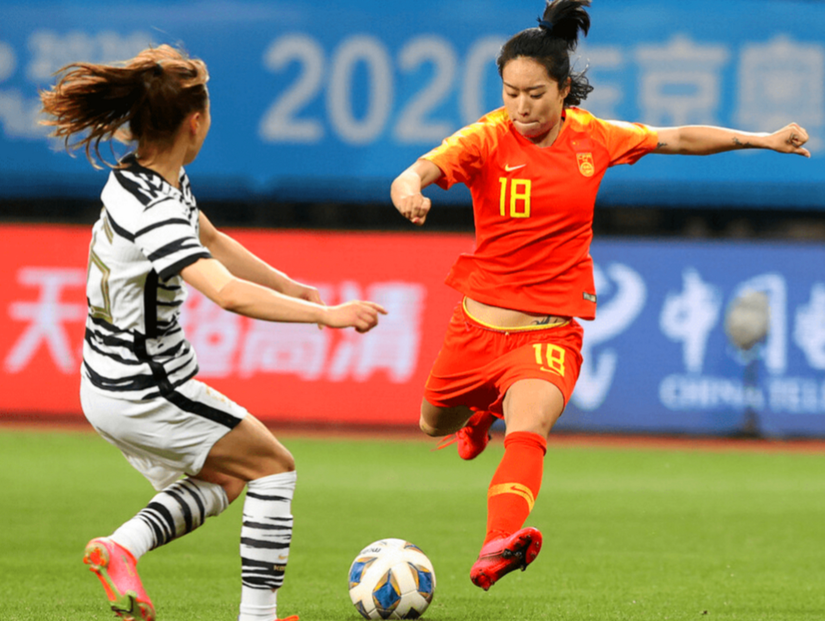 女足选手展现风采，尽展球技魅力的简单介绍