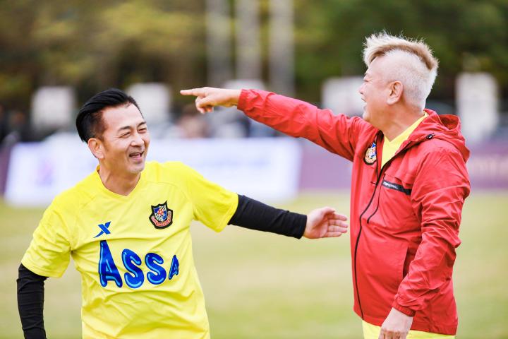 巴西足球明星参加慈善赛筹款支持计划 巴西足球明星参加慈善赛筹款支持计划