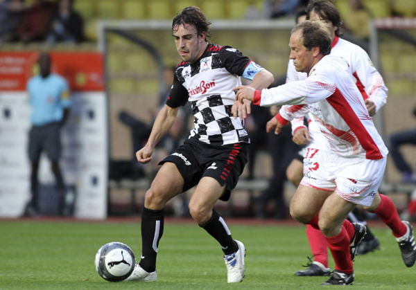 巴西足球明星参加慈善赛筹款支持计划 巴西足球明星参加慈善赛筹款支持计划