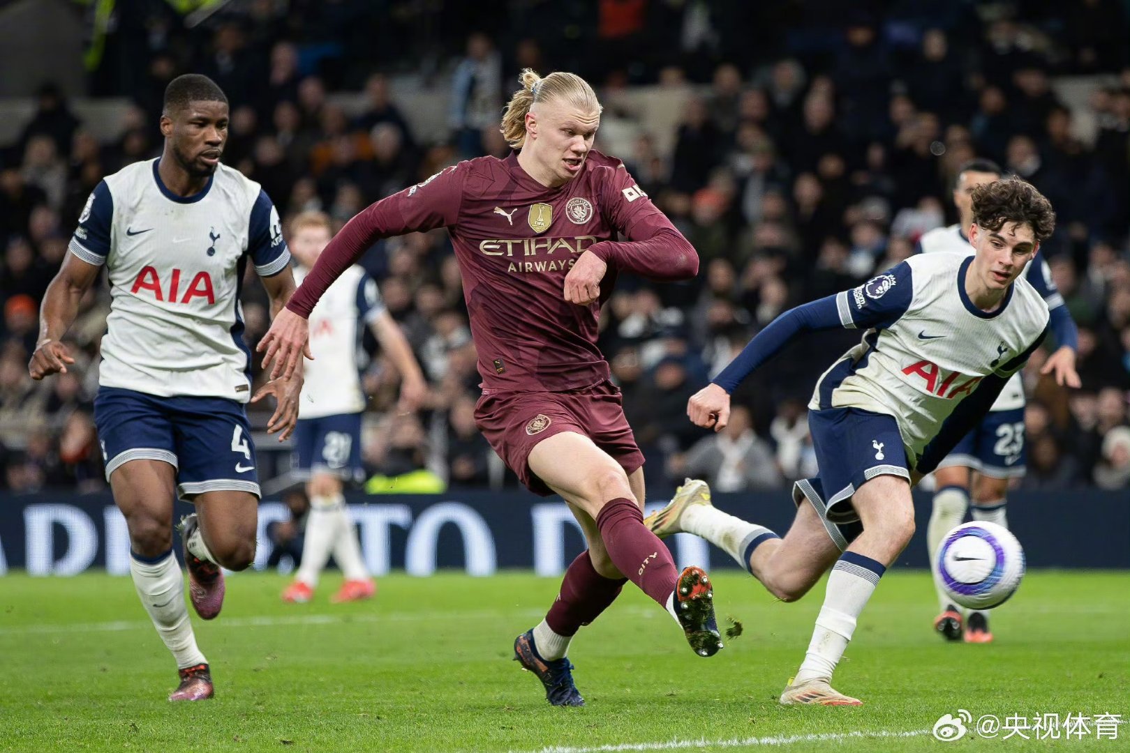 曼城客场遗憾失利，晋级悬念大增