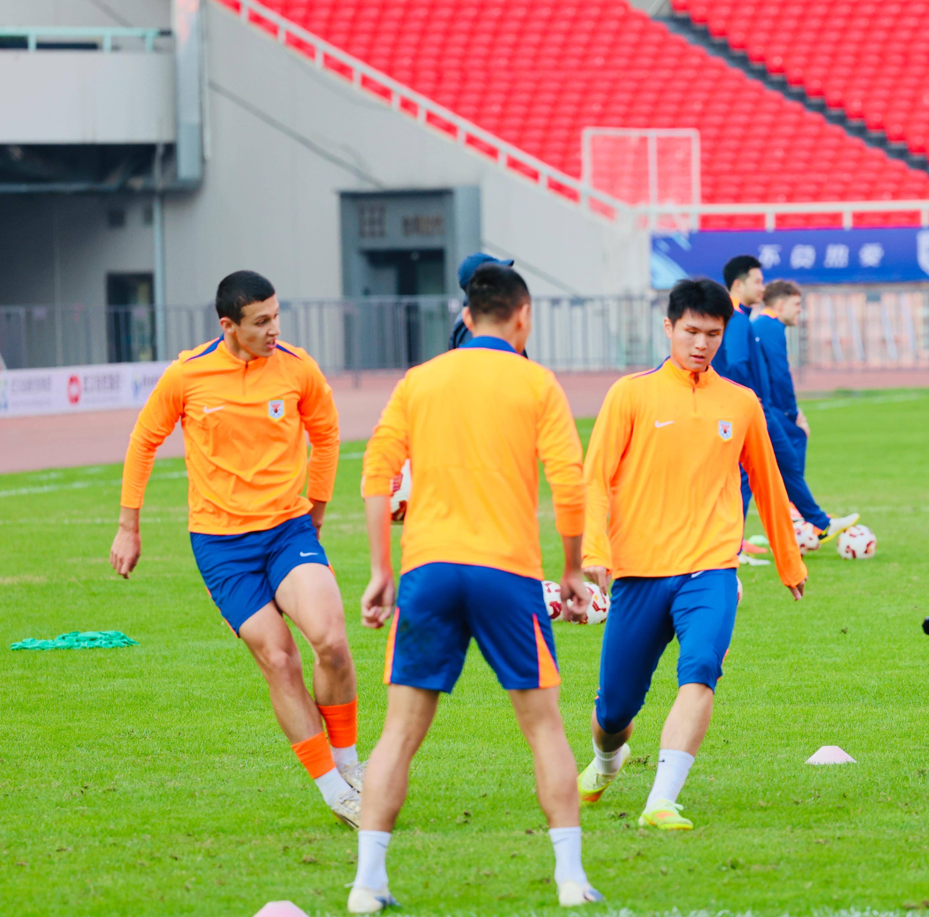 新赛季预热,球员们备战状态良好的简单介绍 新赛季预热,球员们备战状态良好的简单介绍