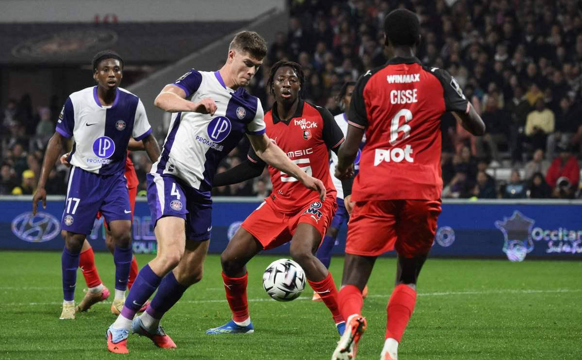 利兹联客场惨败沃特福德，遭遇连败的简单介绍