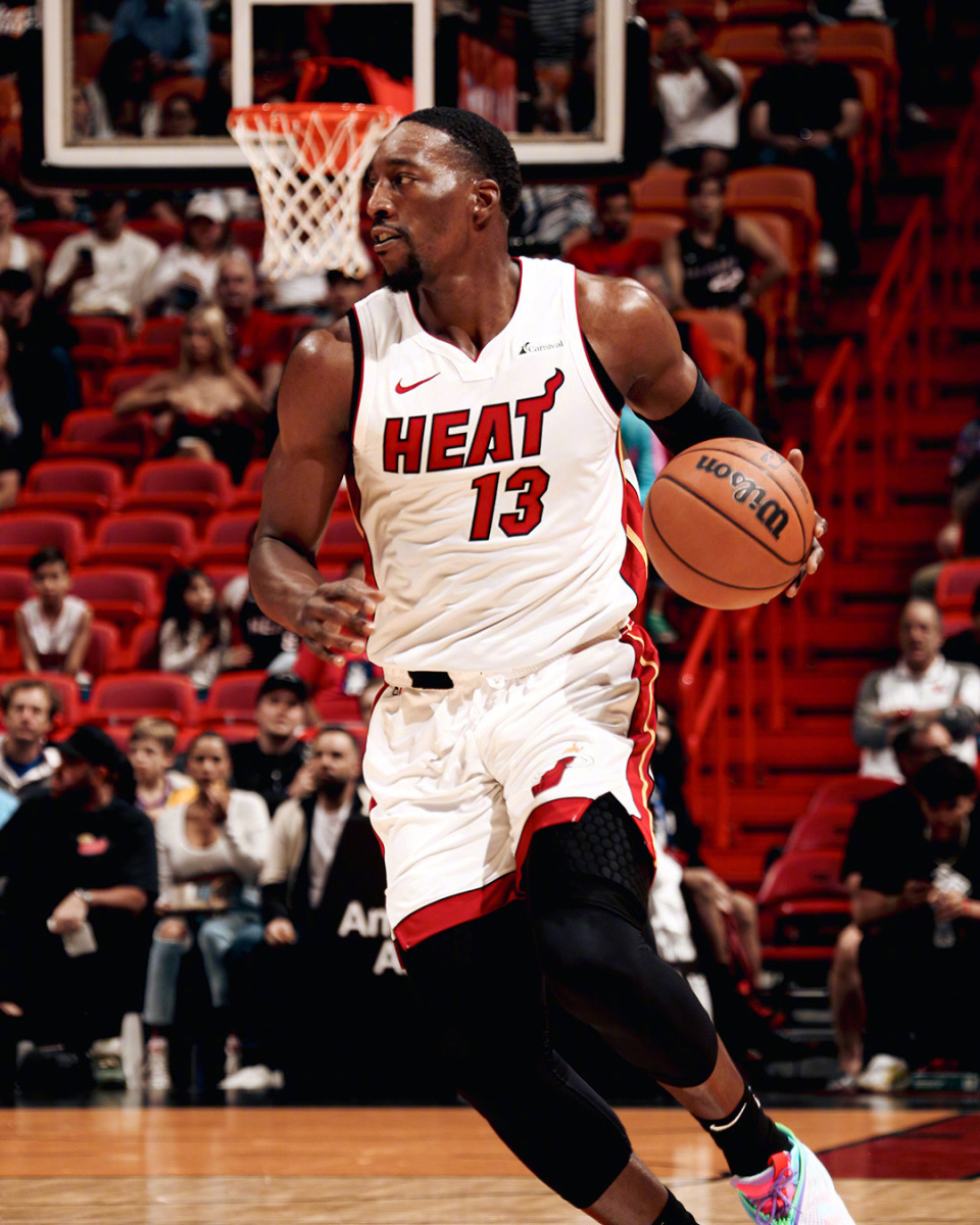 湖人强势美国男篮,西蒙斯绝境逆转 湖人强势美国男篮,西蒙斯绝境逆转