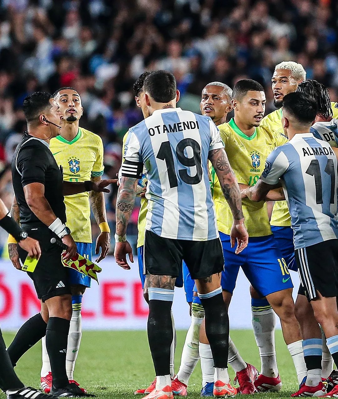 包含西班牙逆转乌拉圭，卡塞米罗统治全场的词条