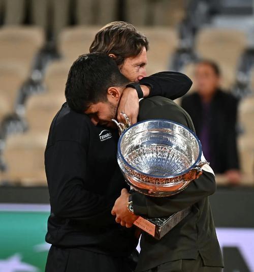 美国网球队鏖战英国网球队,德约科维奇高光表现的简单介绍 美国网球队鏖战英国网球队,德约科维奇高光表现的简单介绍