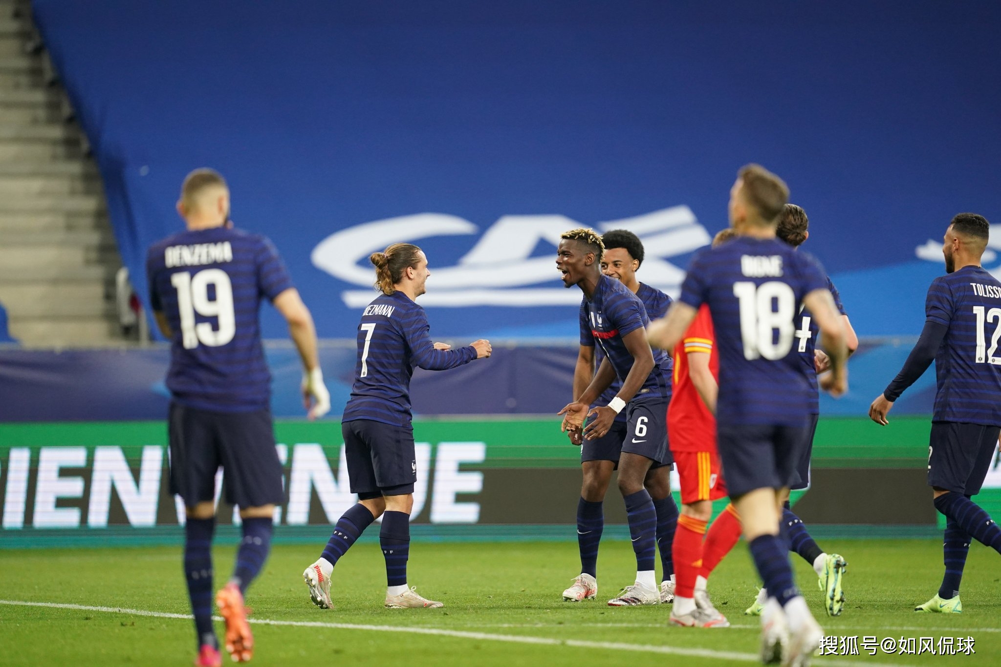 关于丹麦队力克马来西亚队，黄鸭组合点燃赛场的信息