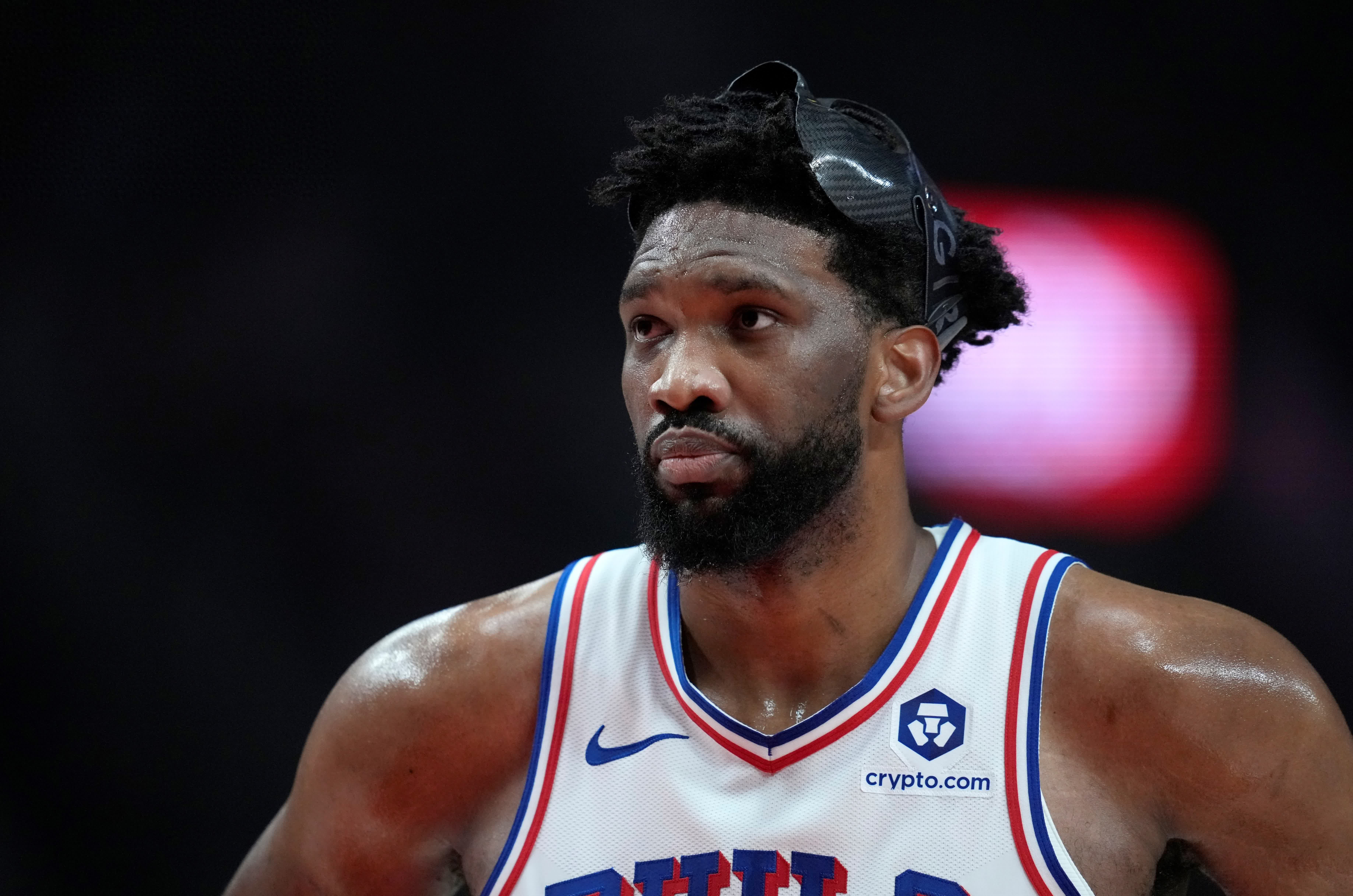 篮网逆转青岛队，恩比德高光表现的简单介绍