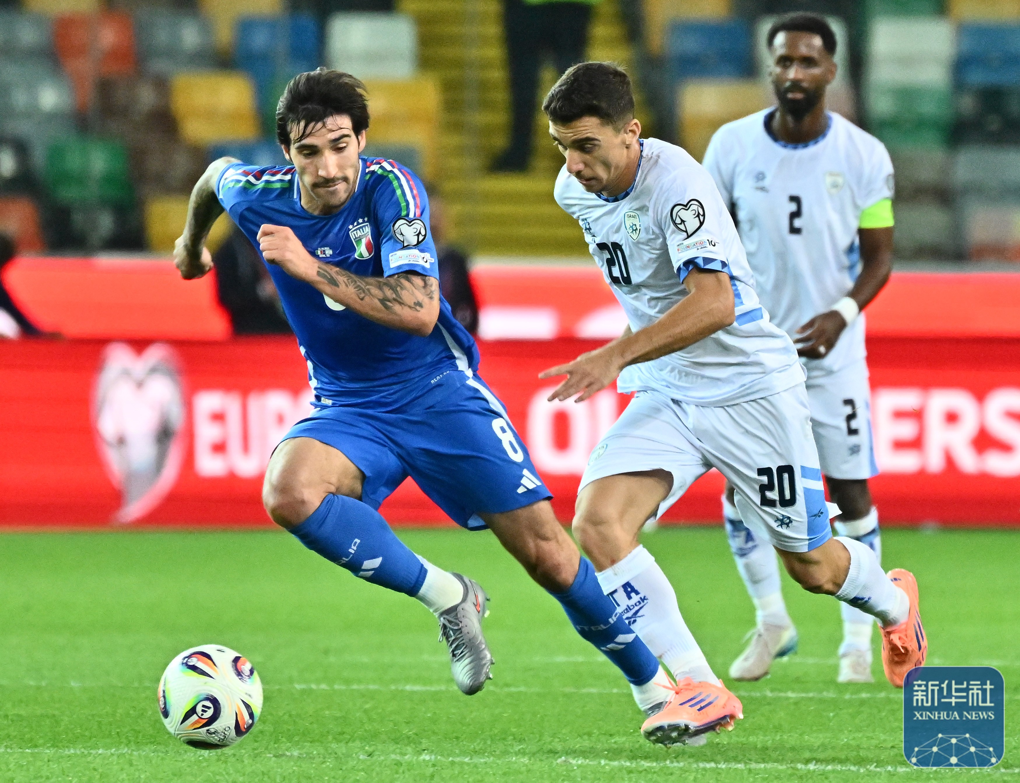 意大利国脚在比赛中展现出色发挥 意大利国脚在比赛中展现出色发挥