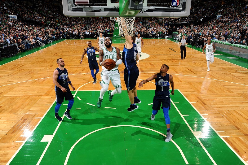 国王客场险胜骑士，幸运一球帮助取胜的简单介绍