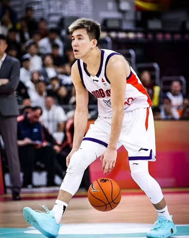 青岛队逆转湖人，郭艾伦高光表现的简单介绍