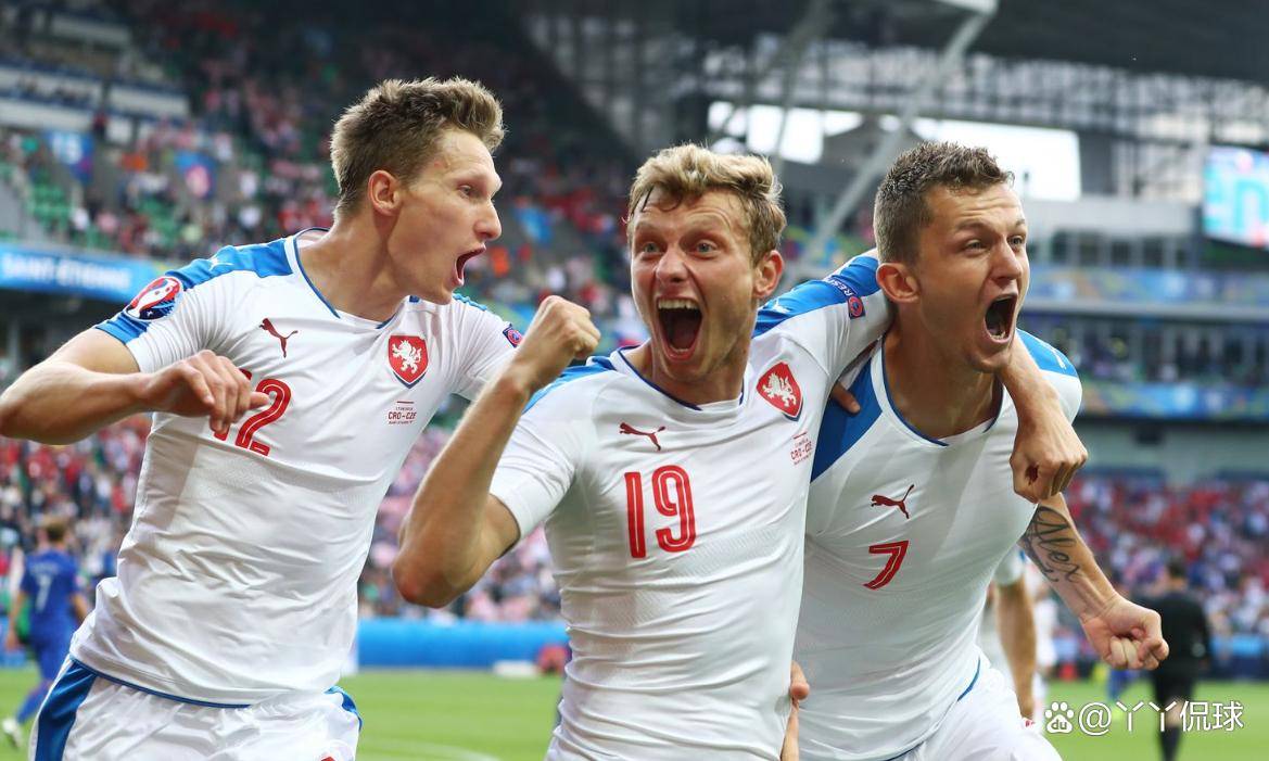 包含捷克队遭遇不利局面，艰难寻找突破的词条