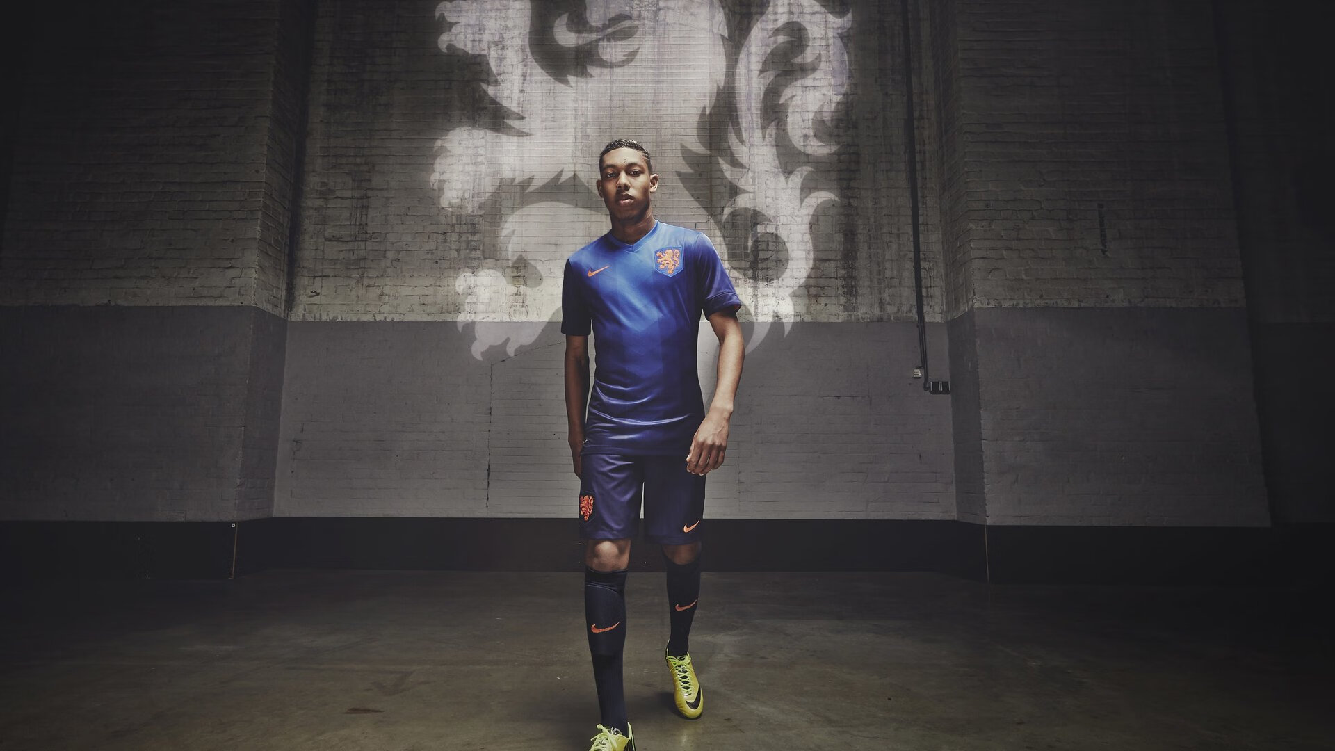 街道狂飙与绿茵加时，当F1引擎轰鸣遇见厄瓜多尔的绝杀奇迹