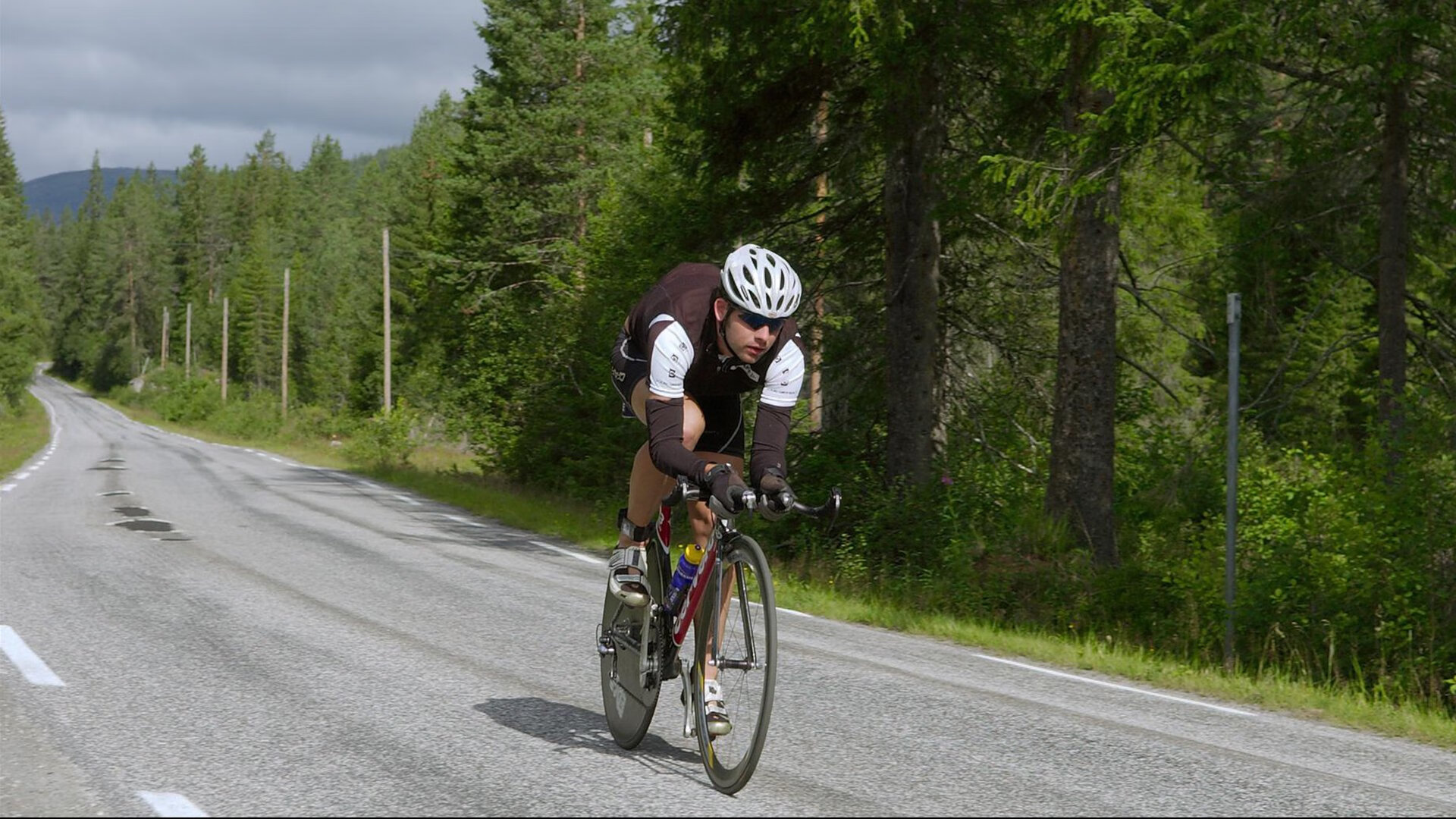 赛道与球场，双线统治之夜